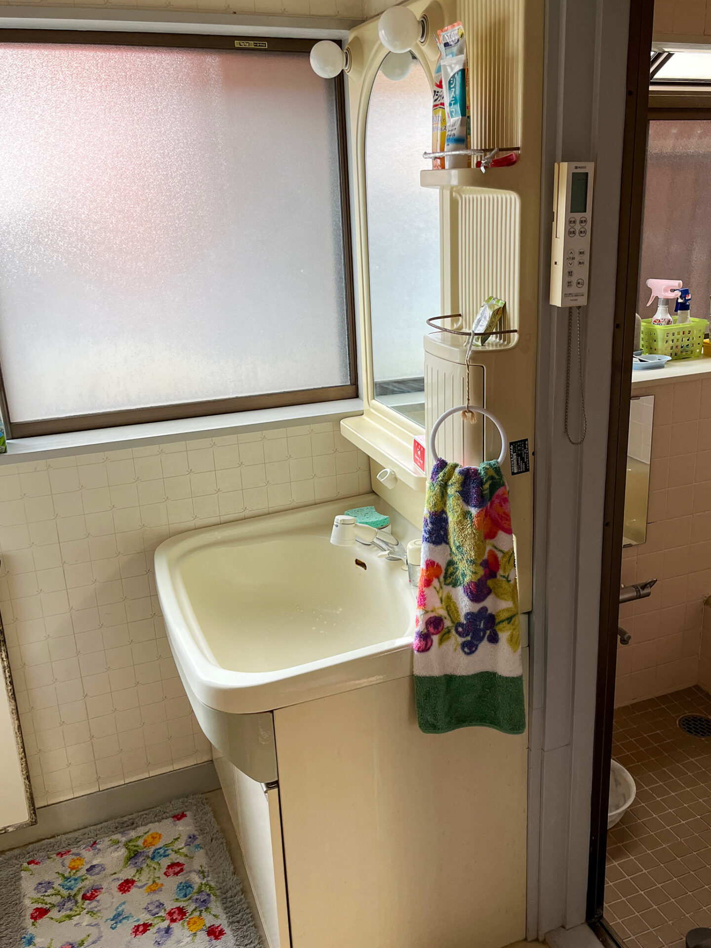 施工前の洗面台全景