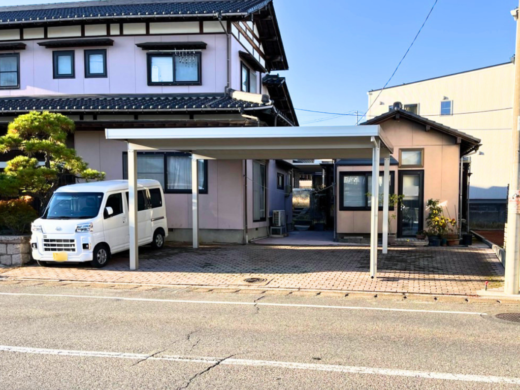 新潟市西区|雪下ろし・雪かきの負担を軽減 敷地に合わせてカーポートを設置