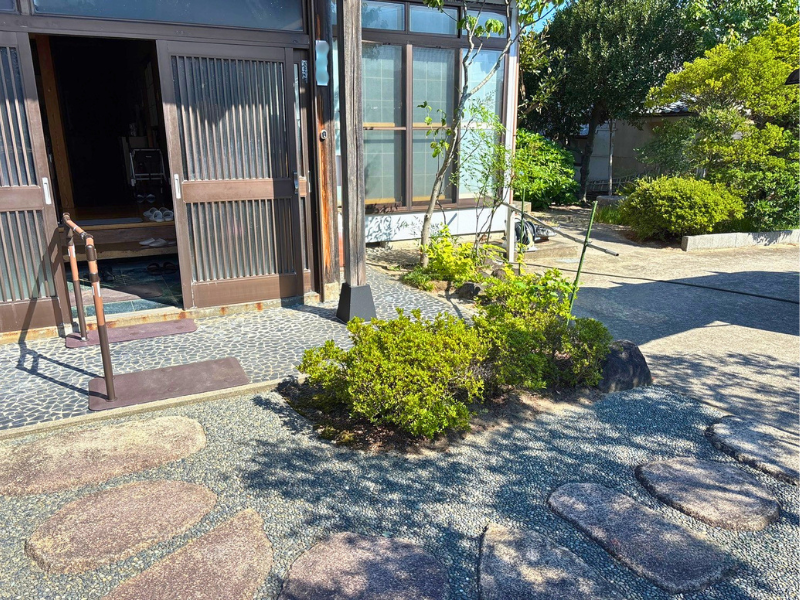 新潟市西蒲区|屋外・室内・浴室に手すりを設置。家の中から外出まで安心の動線に