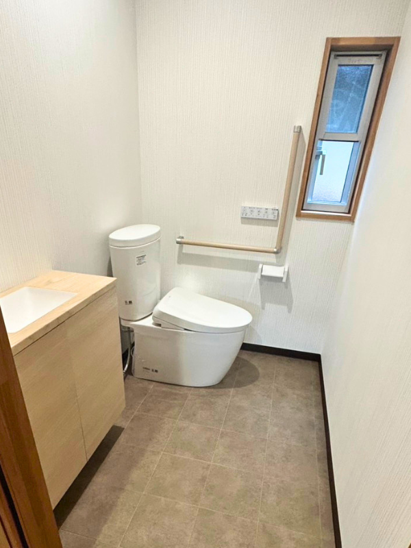 新潟市西区|収納も配線もすっきり!トイレ空間をまるごとリフォーム