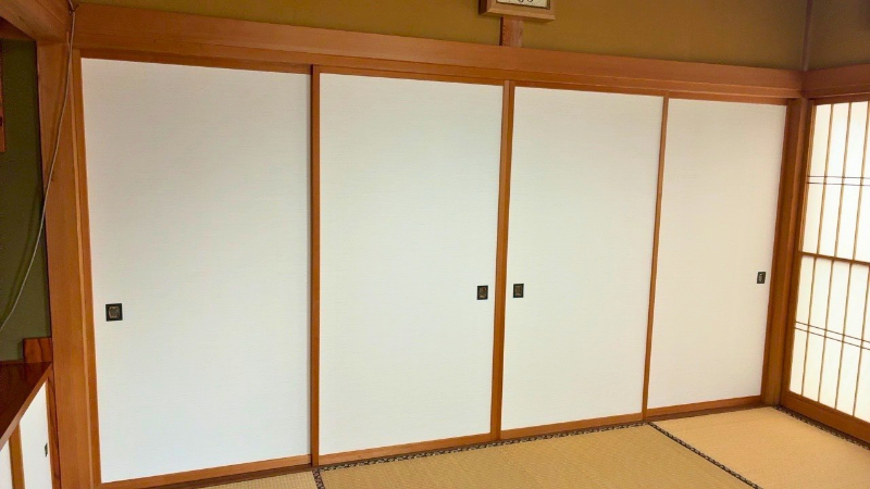 和室の襖紙の張り替え前と張り替え後